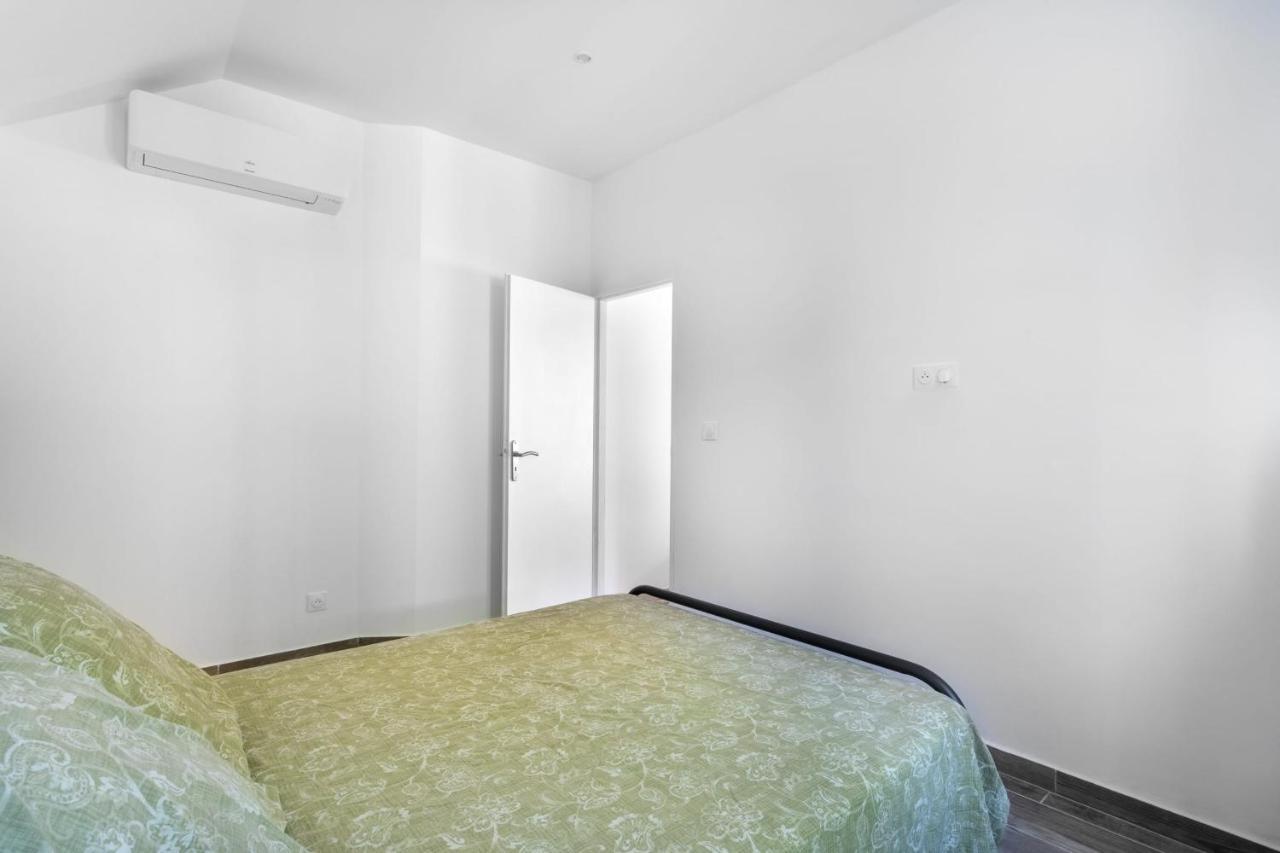 Luxurious 1 Bedroom, Ac, Terrace, Close Beaches - Dodo Et Tartine Каркеран Экстерьер фото